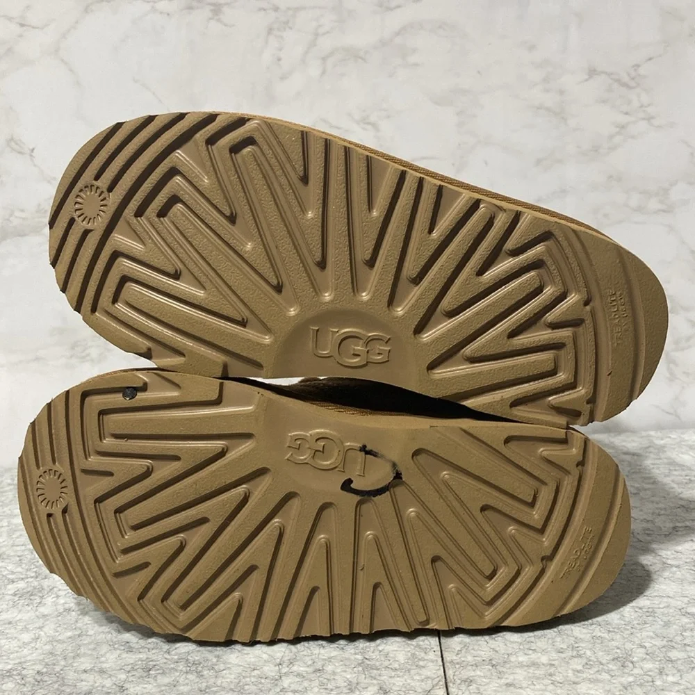 Ugg Neumel Kids Boots - Picture 6 of 12